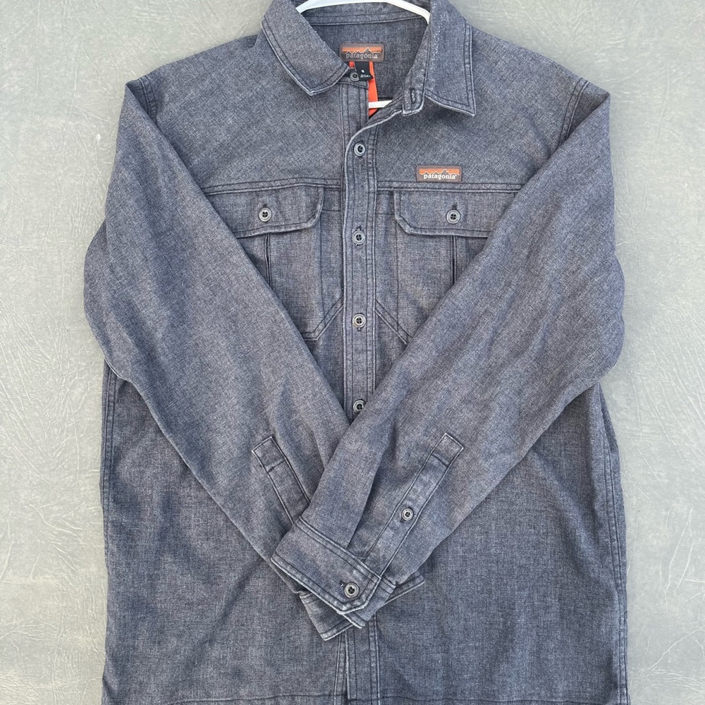 Gray Patagonia Men’s Long Sleeve Button up Shirt- Medium